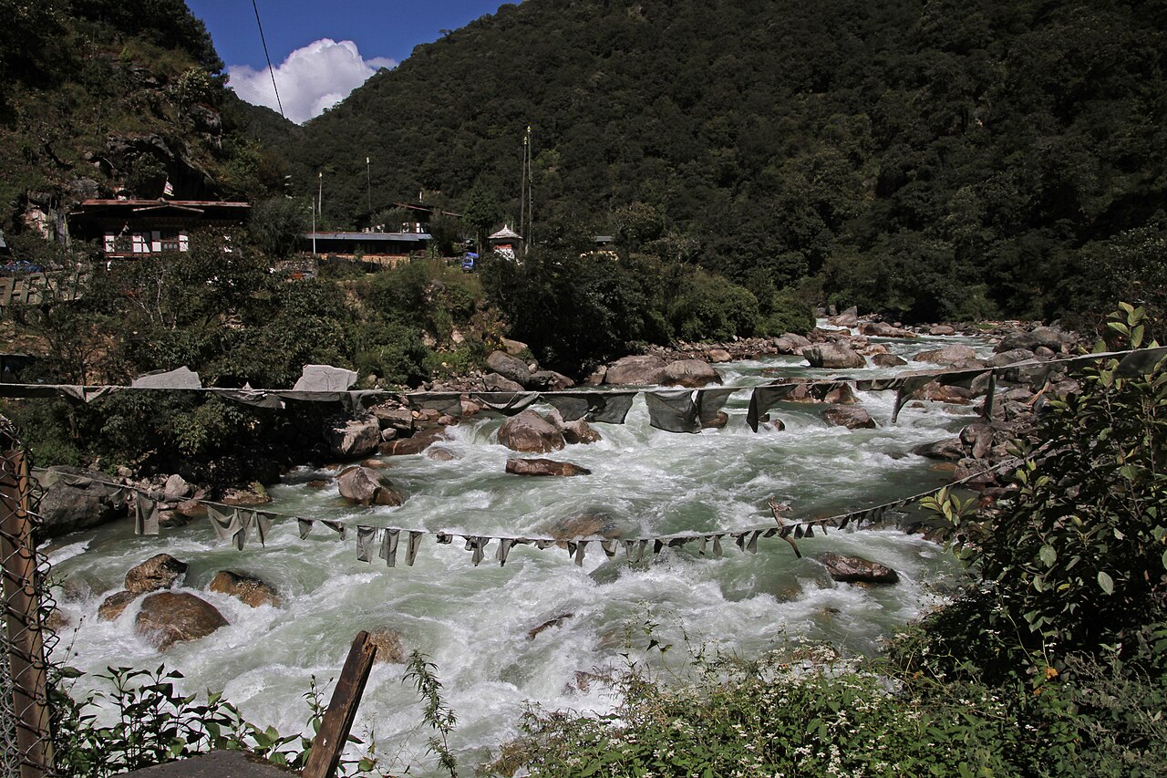 The Mangde Chhu at Bjee Zam near Trongsa