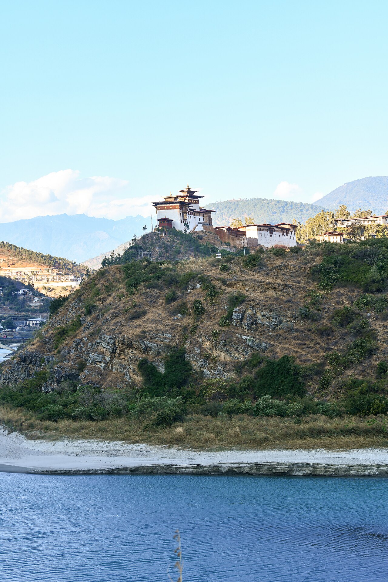 Wangdue Phodrang Dzong above the Punatsang Chhu